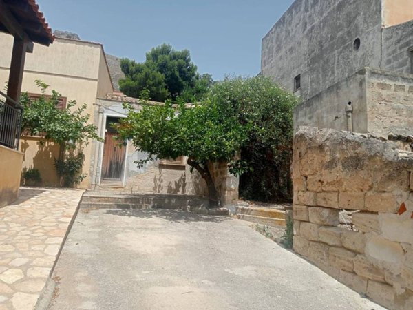 casa indipendente in vendita a Valderice