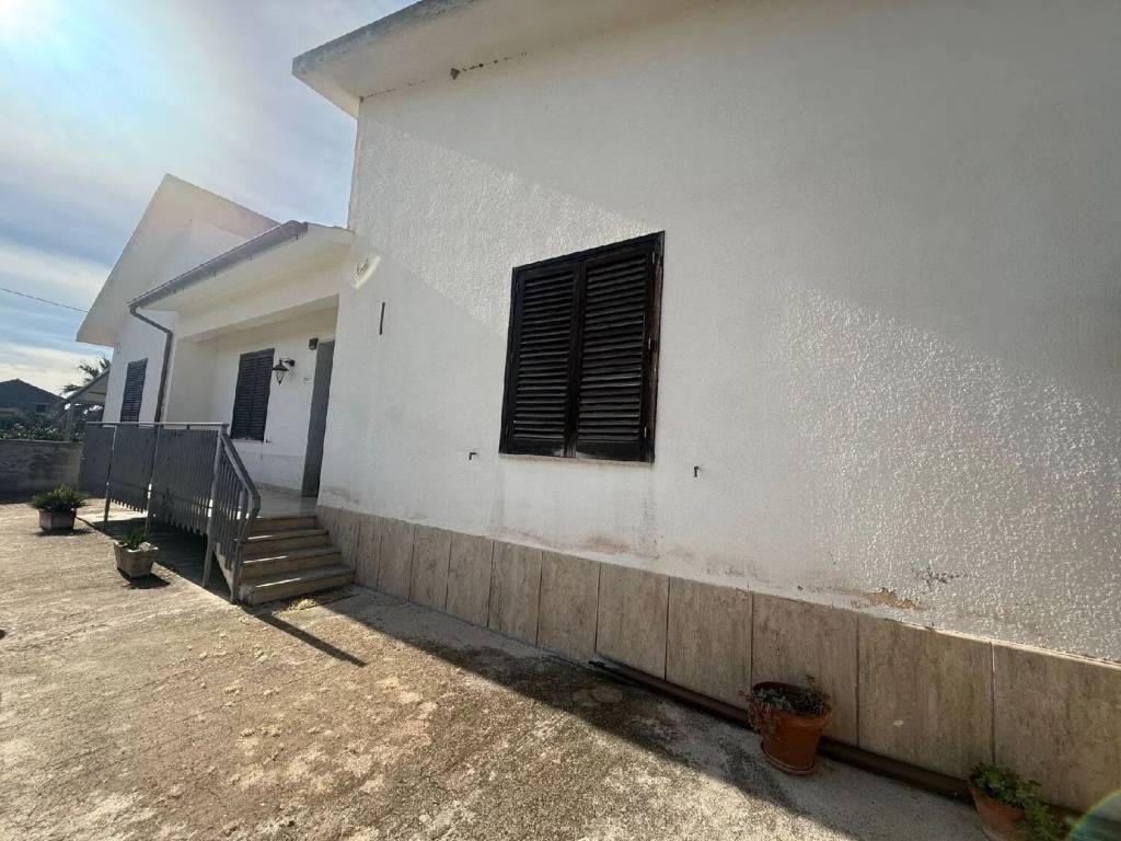 casa indipendente in vendita a Valderice