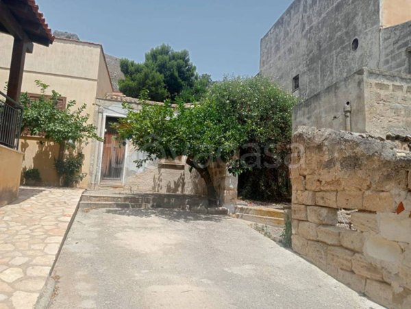 casa indipendente in vendita a Valderice