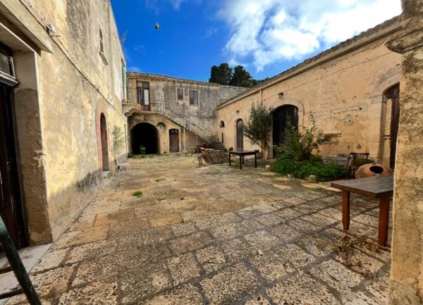 casa indipendente in vendita a Valderice