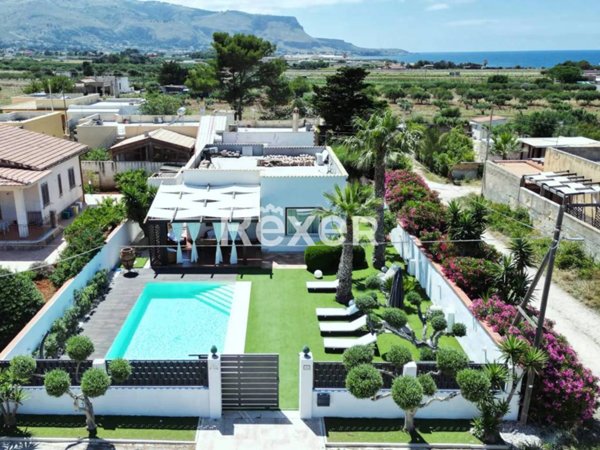 casa indipendente in vendita a Valderice