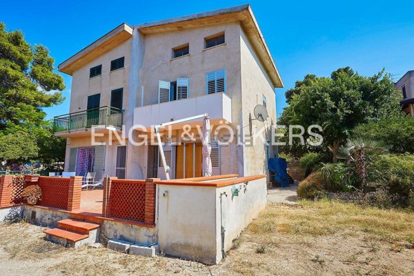 casa indipendente in vendita a Valderice