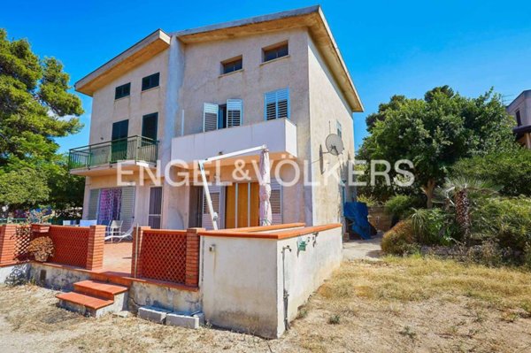 casa indipendente in vendita a Valderice
