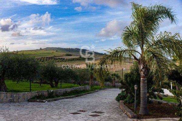 casa indipendente in vendita a Valderice in zona Crocevie