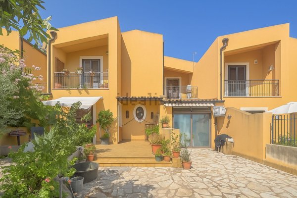 casa indipendente in vendita a Valderice