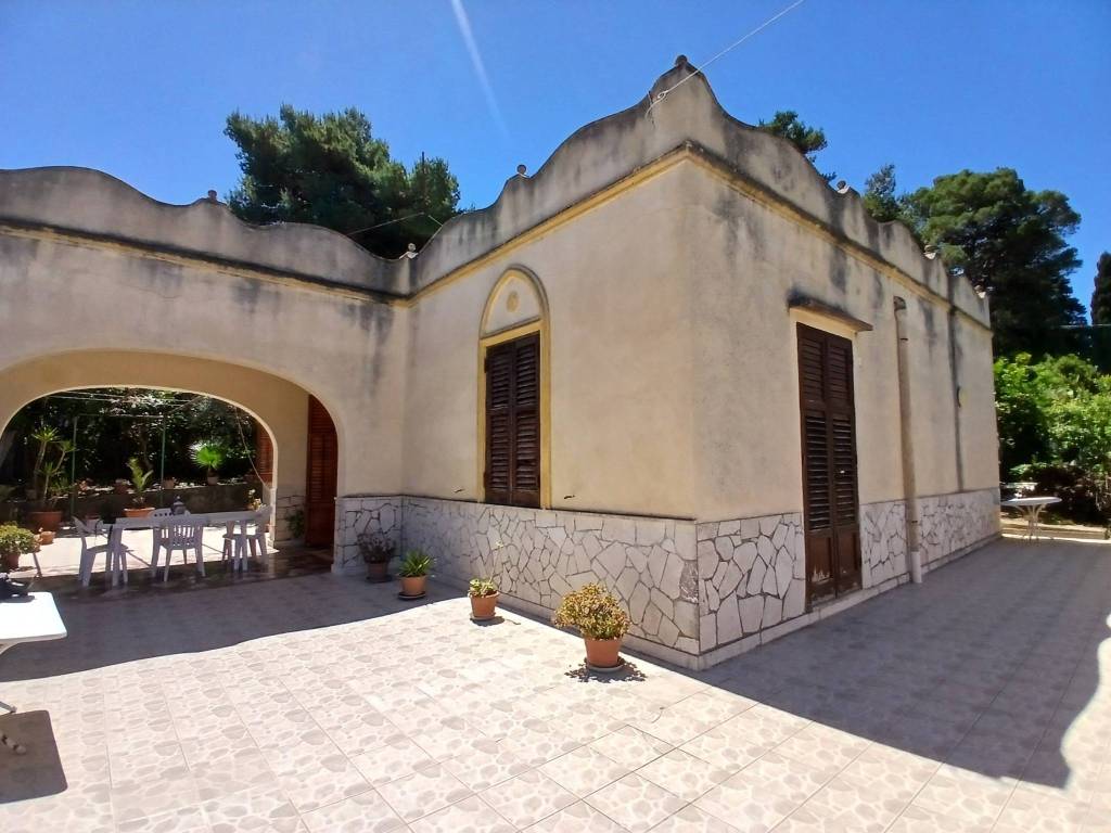 casa indipendente in vendita a Valderice
