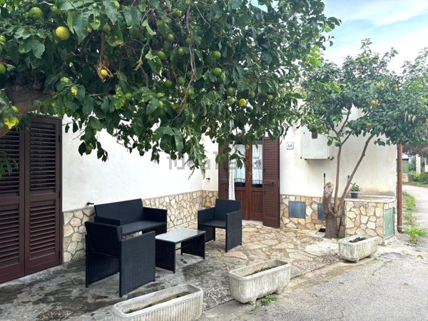 casa indipendente in vendita a Valderice in zona Crocci