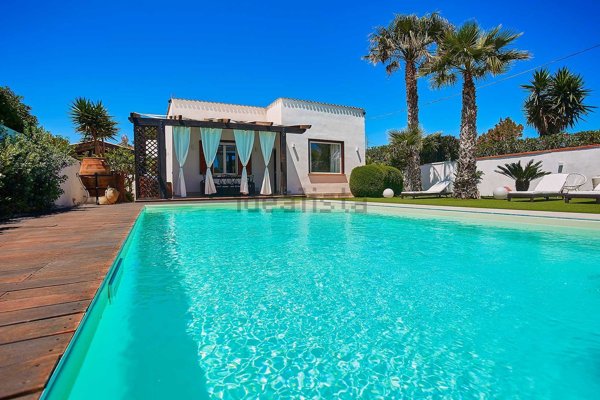 casa indipendente in vendita a Valderice