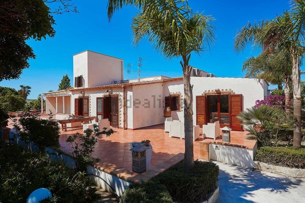 casa indipendente in vendita a Valderice in zona Lenzi