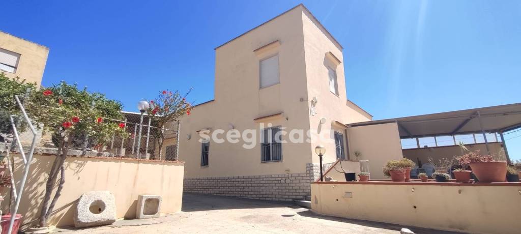 casa indipendente in vendita a Valderice in zona Crocci