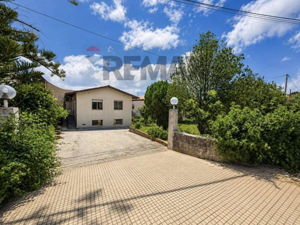 casa indipendente in vendita a Valderice