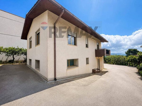 casa indipendente in vendita a Valderice