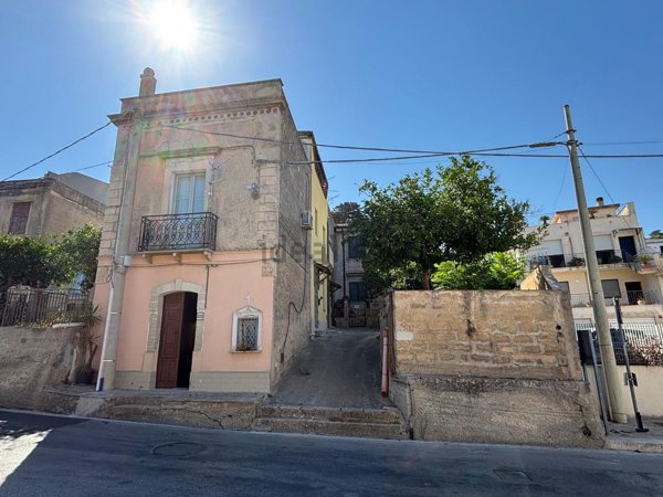 casa indipendente in vendita a Valderice