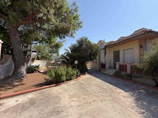 casa indipendente in vendita a Valderice in zona Sant'Andrea