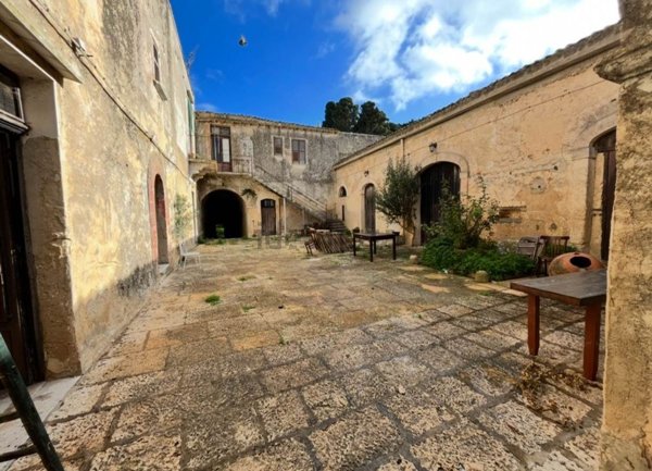 casa indipendente in vendita a Valderice