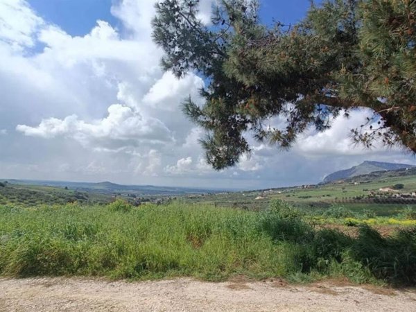 casa indipendente in vendita a Valderice in zona Crocevie