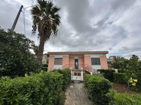 casa indipendente in vendita a Valderice in zona Crocevie