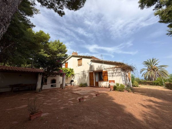 casa indipendente in vendita a Valderice in zona Sant'Andrea