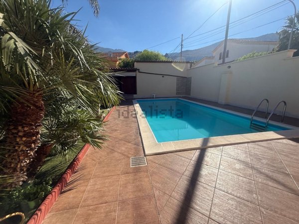 casa indipendente in vendita a Valderice in zona Sant'Andrea