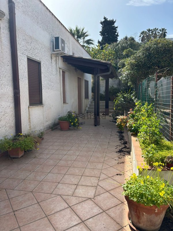 casa indipendente in vendita a Valderice