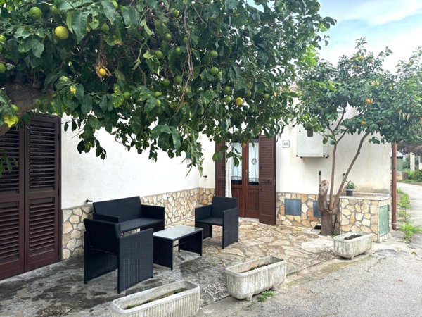 casa indipendente in vendita a Valderice in zona Crocci