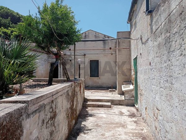 casa indipendente in vendita a Valderice