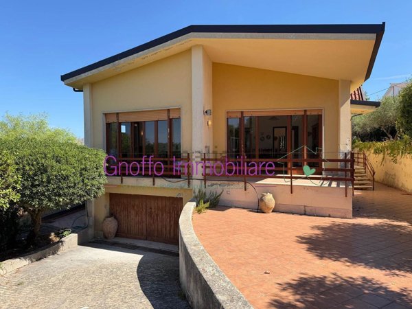casa indipendente in vendita a Valderice