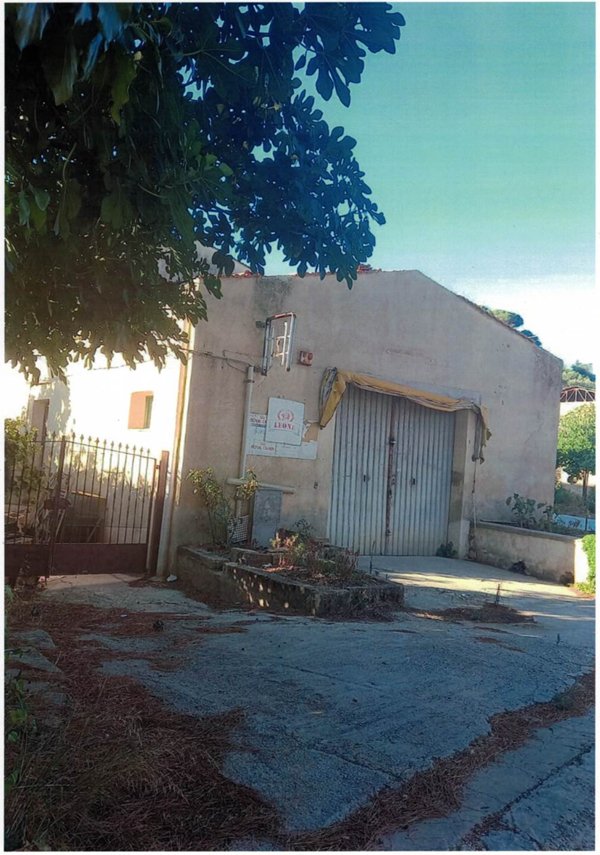 locale commerciale in vendita a Vita