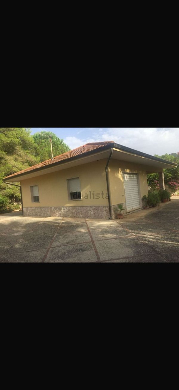 casa indipendente in vendita a Vita