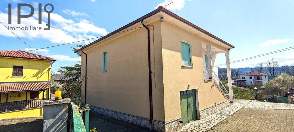 casa indipendente in vendita a Mombaldone