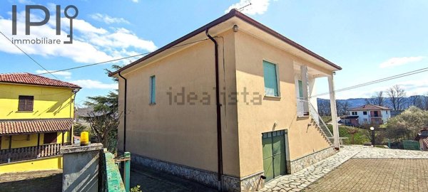 casa indipendente in vendita a Mombaldone