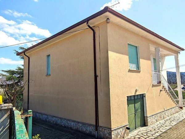 casa indipendente in vendita a Mombaldone