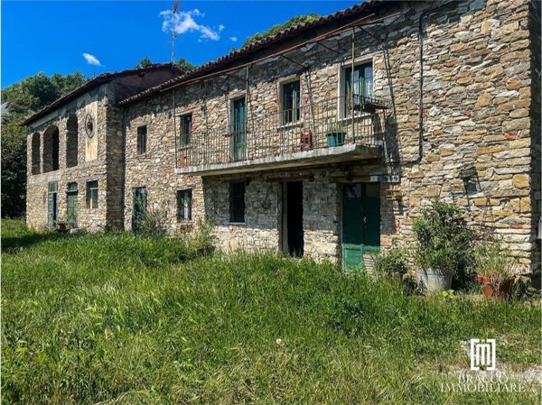 casale in vendita a Mombaldone