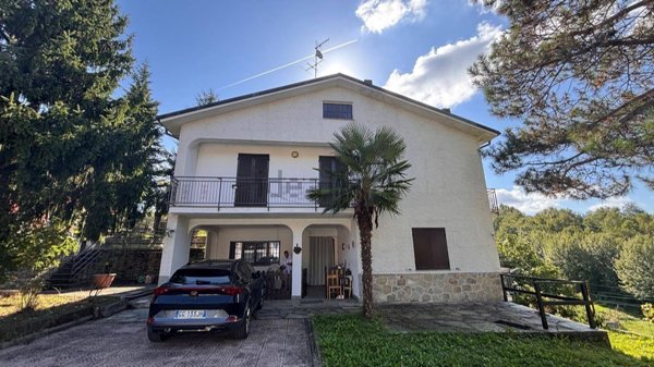 casa indipendente in vendita a Mombaldone