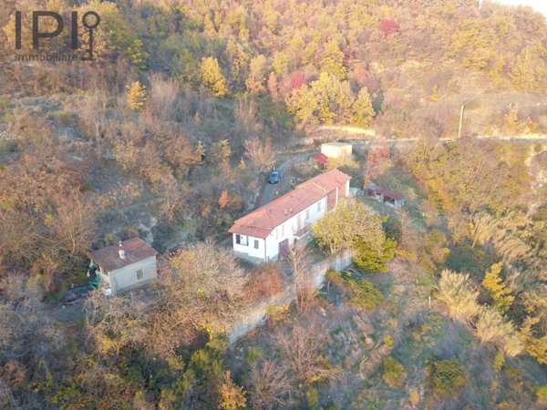 casale in vendita a Mombaldone