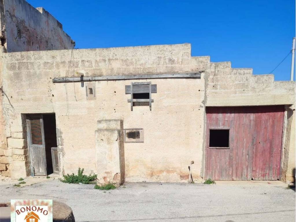 locale commerciale in vendita a Petrosino