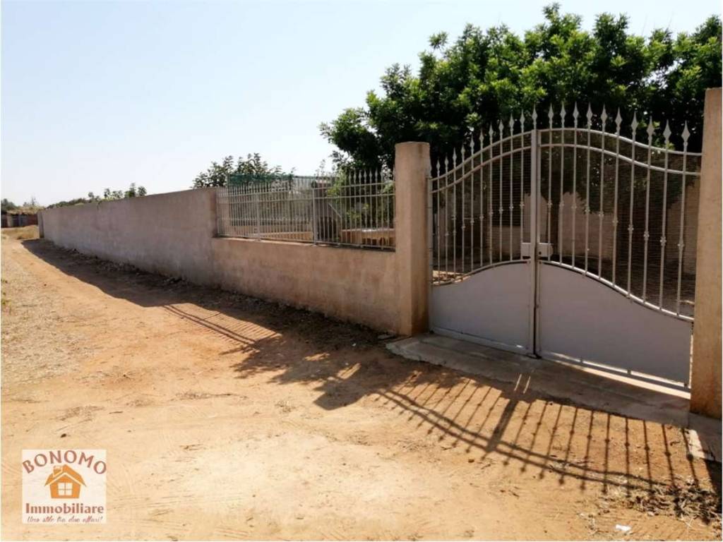 locale commerciale in vendita a Petrosino