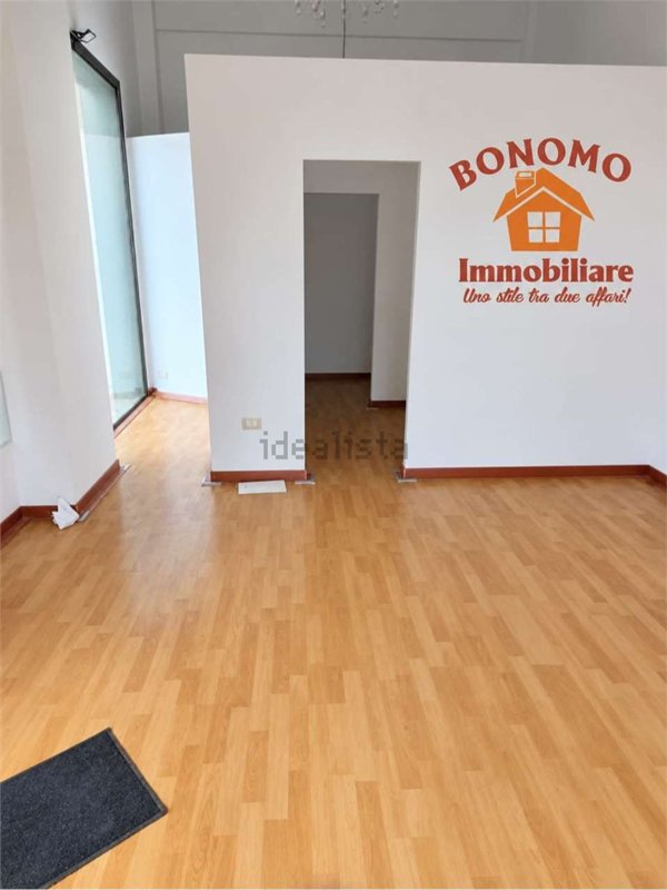locale commerciale in vendita a Petrosino
