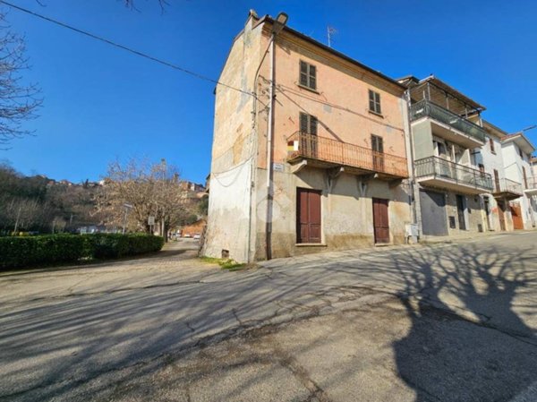 casa indipendente in vendita a Mombaruzzo