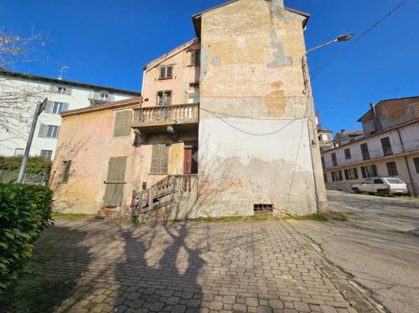 casa indipendente in vendita a Mombaruzzo