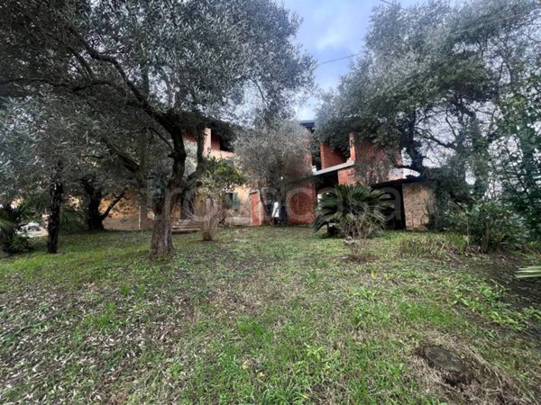 casa indipendente in vendita a Mombaruzzo