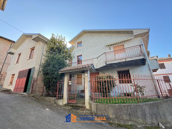 casa indipendente in vendita a Mombaruzzo