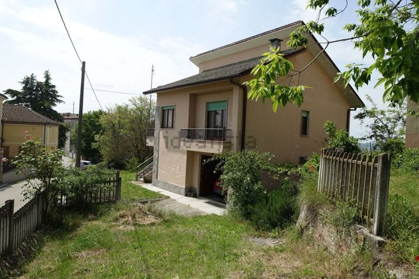 casa indipendente in vendita a Mombaruzzo in zona Casalotto