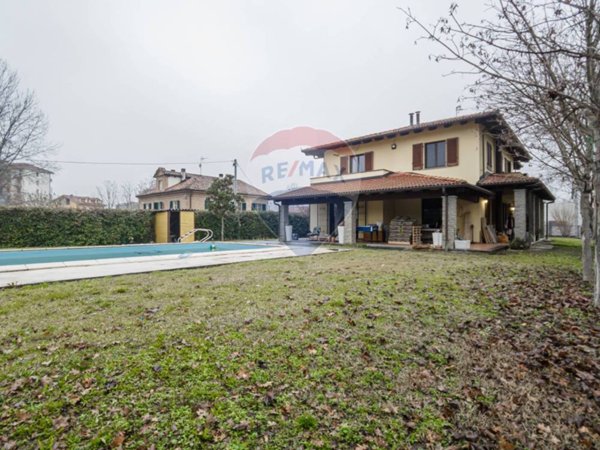 casa indipendente in vendita a Mombaruzzo