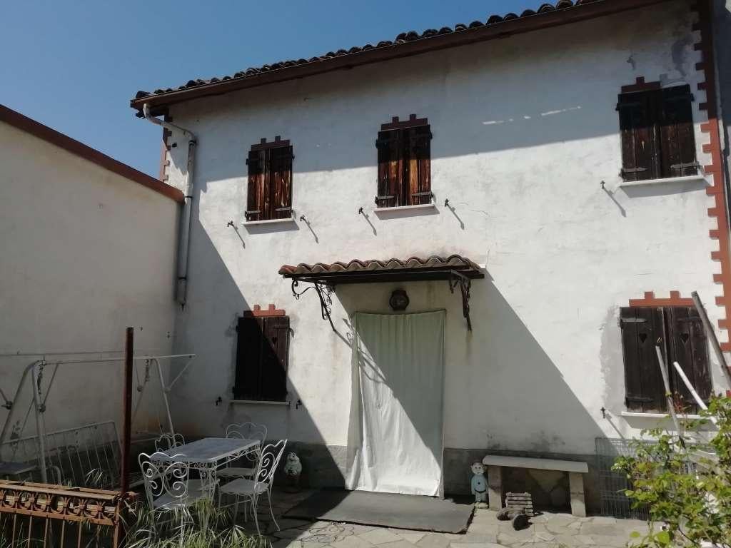 casa indipendente in vendita a Mombaruzzo