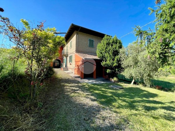 casa indipendente in vendita a Mombaruzzo in zona Bazzana