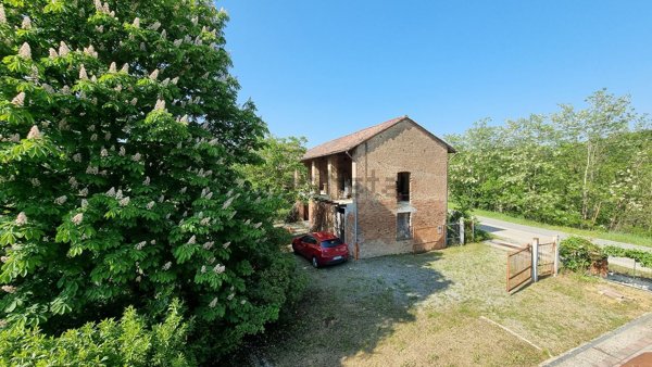 casa indipendente in vendita a Mombaruzzo