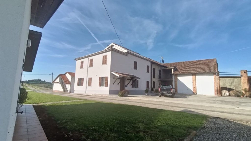 casa indipendente in vendita a Mombaruzzo