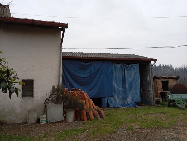 casa indipendente in vendita a Mombaruzzo