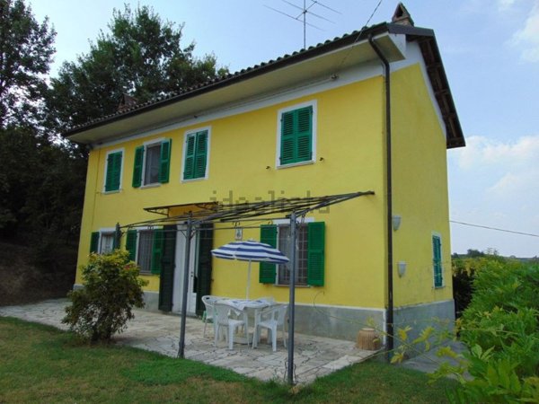 casa indipendente in vendita a Mombaruzzo in zona Bazzana